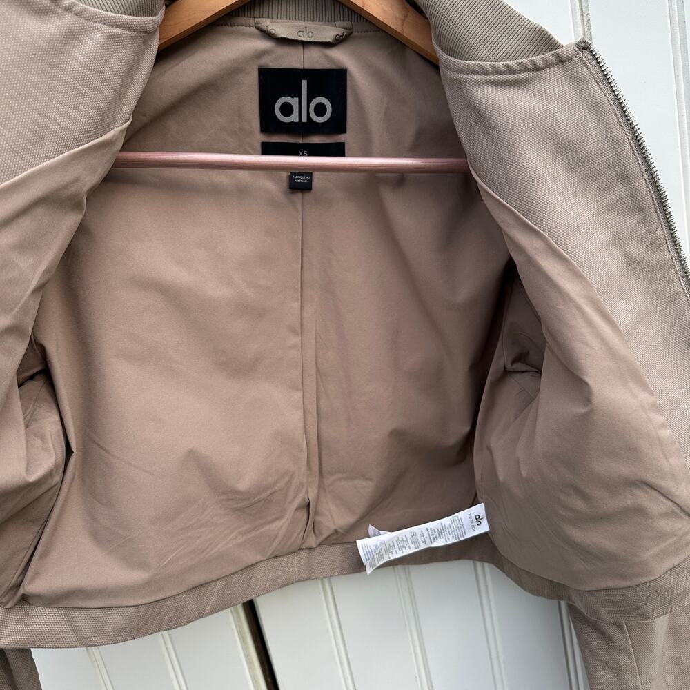 Alo Light Cocoa Main Character High-Waist Wide Leg Trouser Cropped Jacket XS - Picture 15 of 16